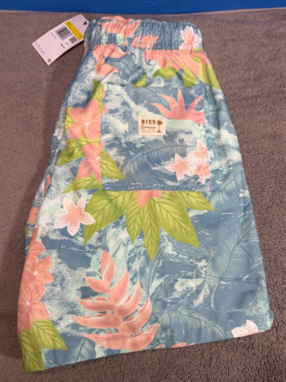 Nike club flow shorts
Brand new - Picture 3 of 14
